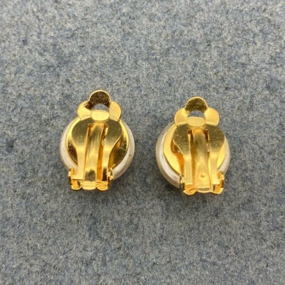 Regalia Clip On Earrings As Is Pearl Gold Domed Classic Retro Vintage Soft Girl - Picture 4 of 6